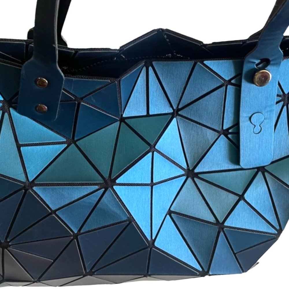 Futuristic shapeshifter bag